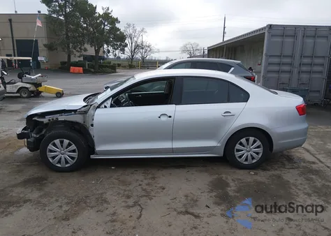 2014 Volkswagen Jetta 2.0L S z USA, uszkodzony, nr VIN 3VW2K7AJ8EM362002